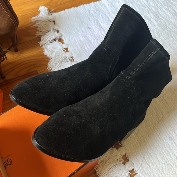Lucky Brand Black Ankle Booties Sleek Design - Picture 12 of 13
